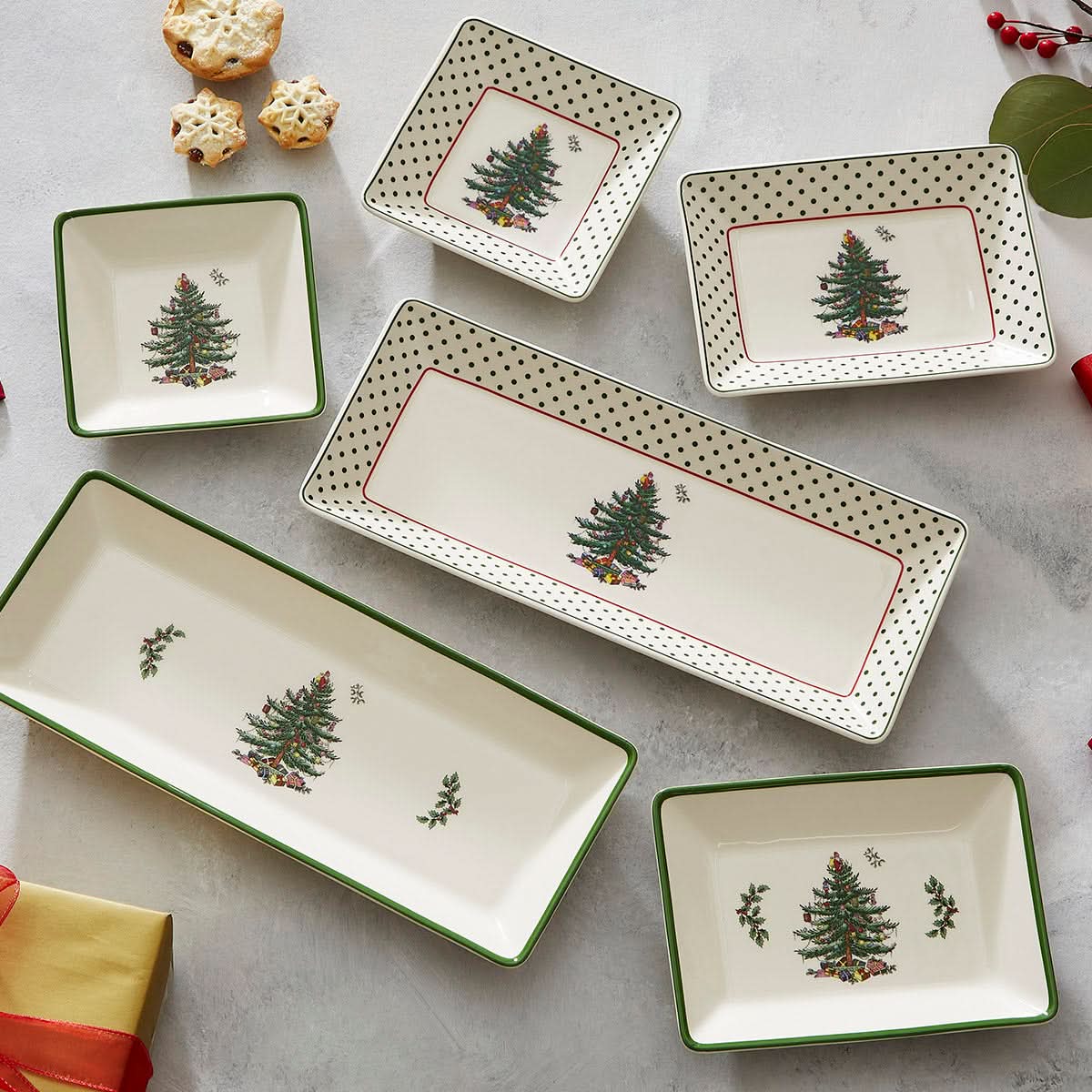 Christmas-Themed Tray Set – 3 Pieces