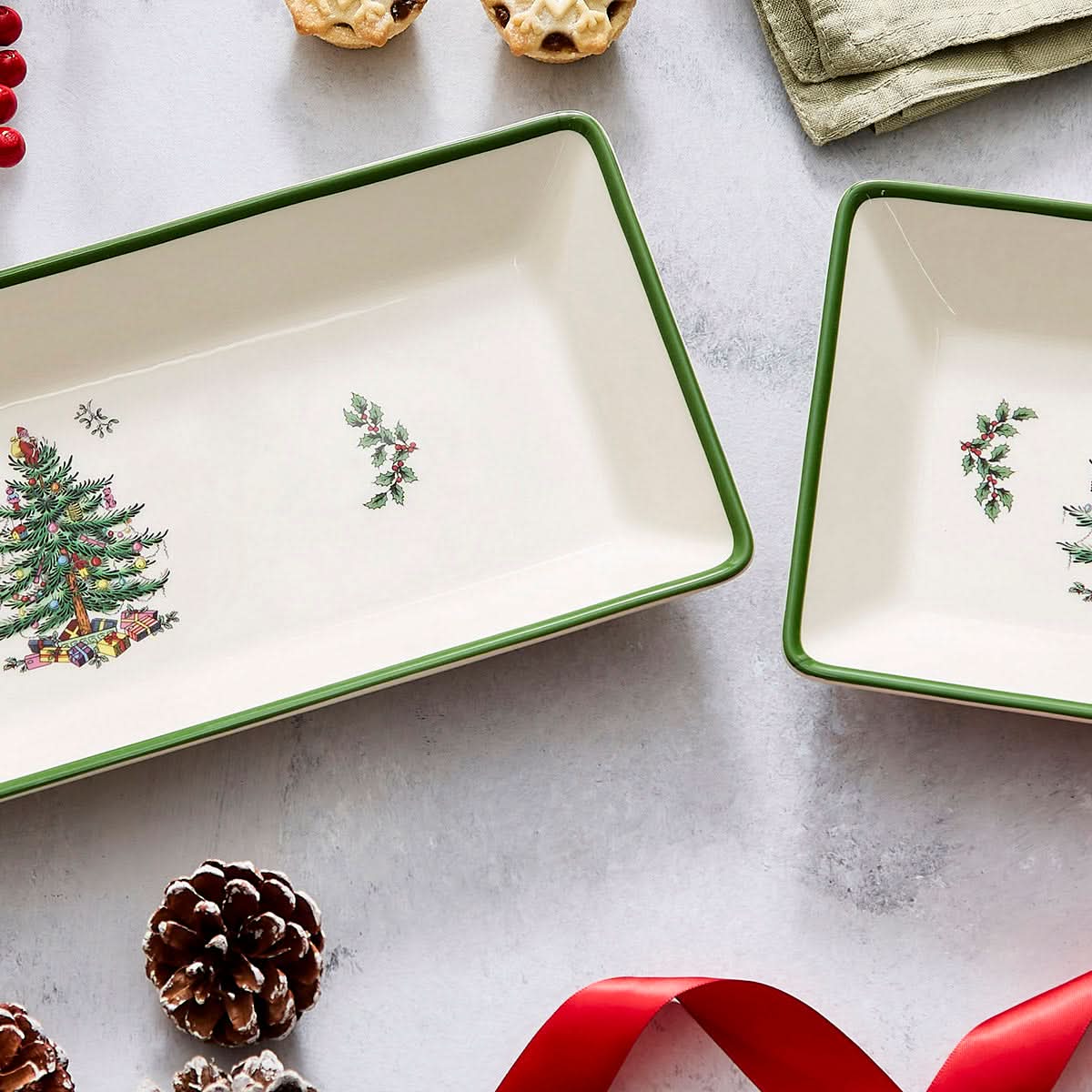 Christmas-Themed Tray Set – 3 Pieces